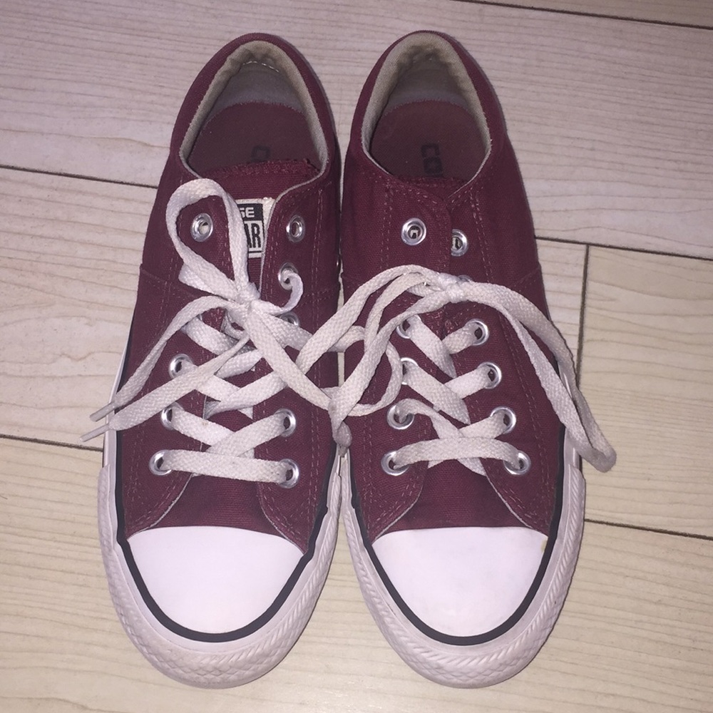 Maroon converse!! ♥️♥️♥️
